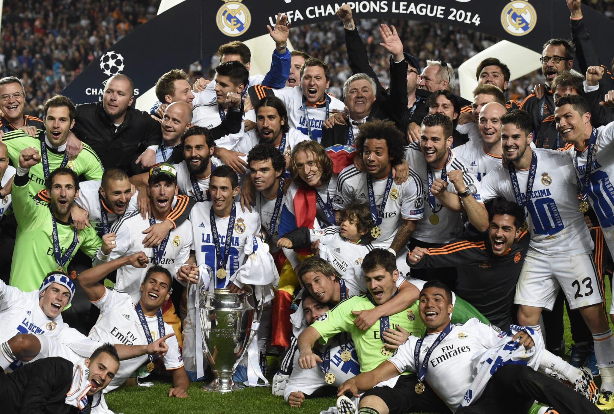 Jogadores do Real Madrid com o troféu da Champions de 2014