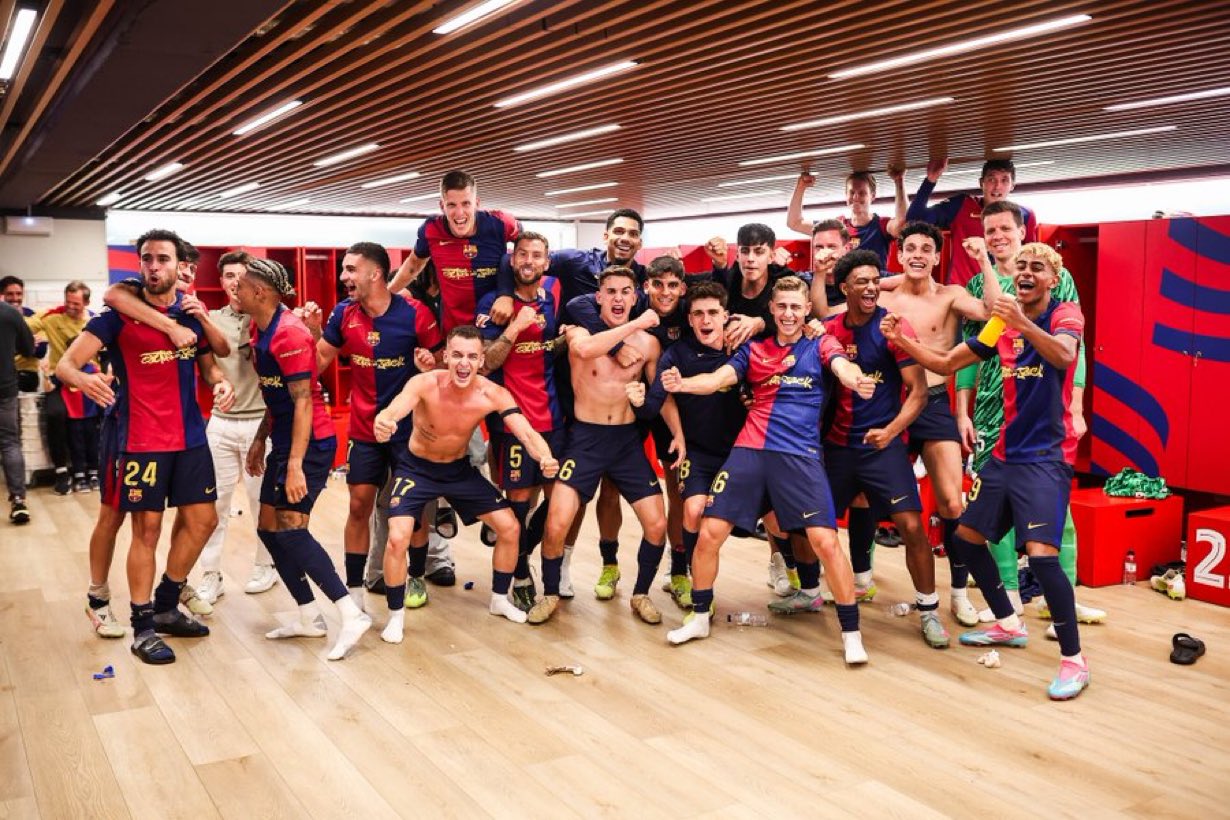 Jogadores do Barcelona comemoram vitória no El Clásico