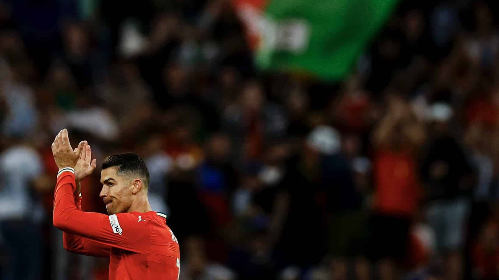 Cristiano Ronaldo batendo palmas