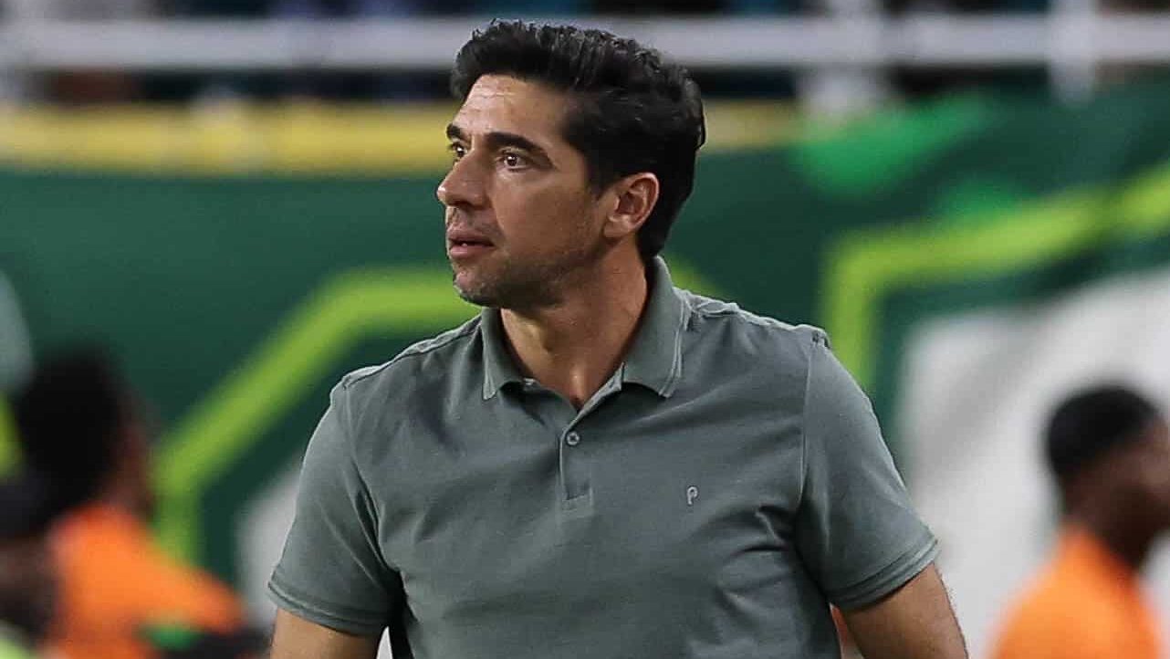 Abel Ferreira na beira do campo contra o Inter Miami