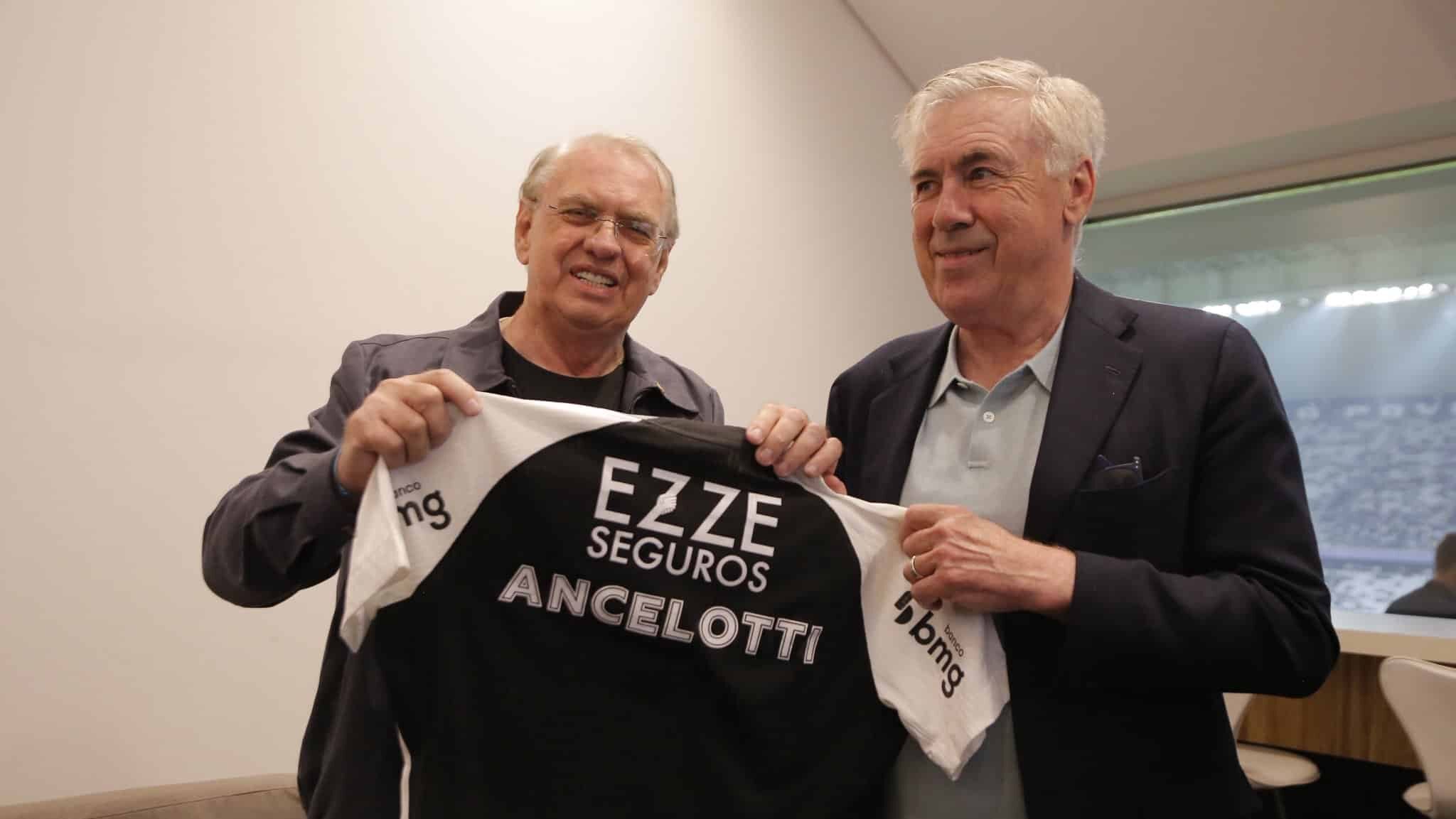 Carlo Ancelotti na Neo Química Arena para acompanhar Corinthians x Vitória