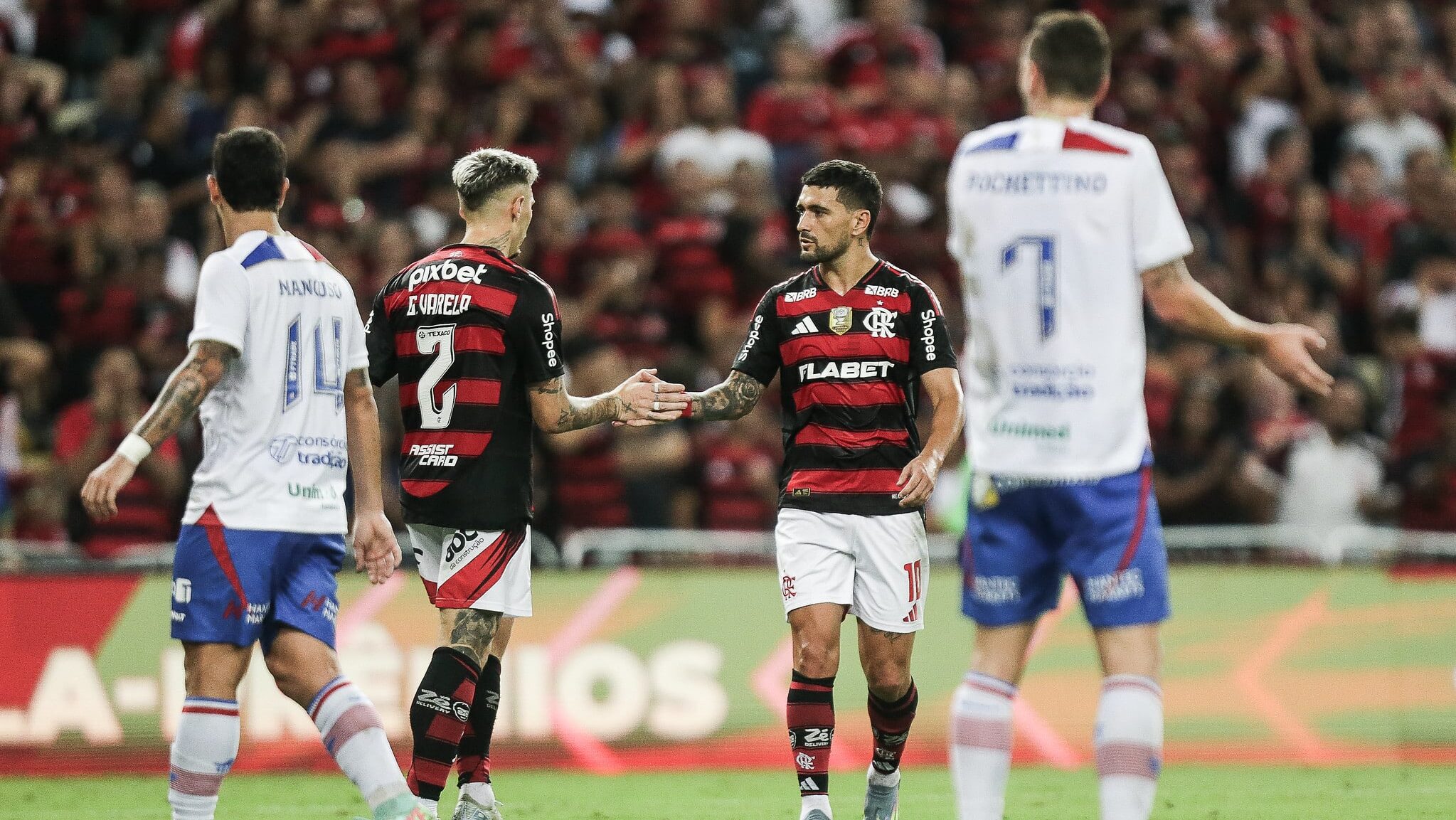 Arrascaeta e Varela na goleada do Flamengo sobre o Fortaleza