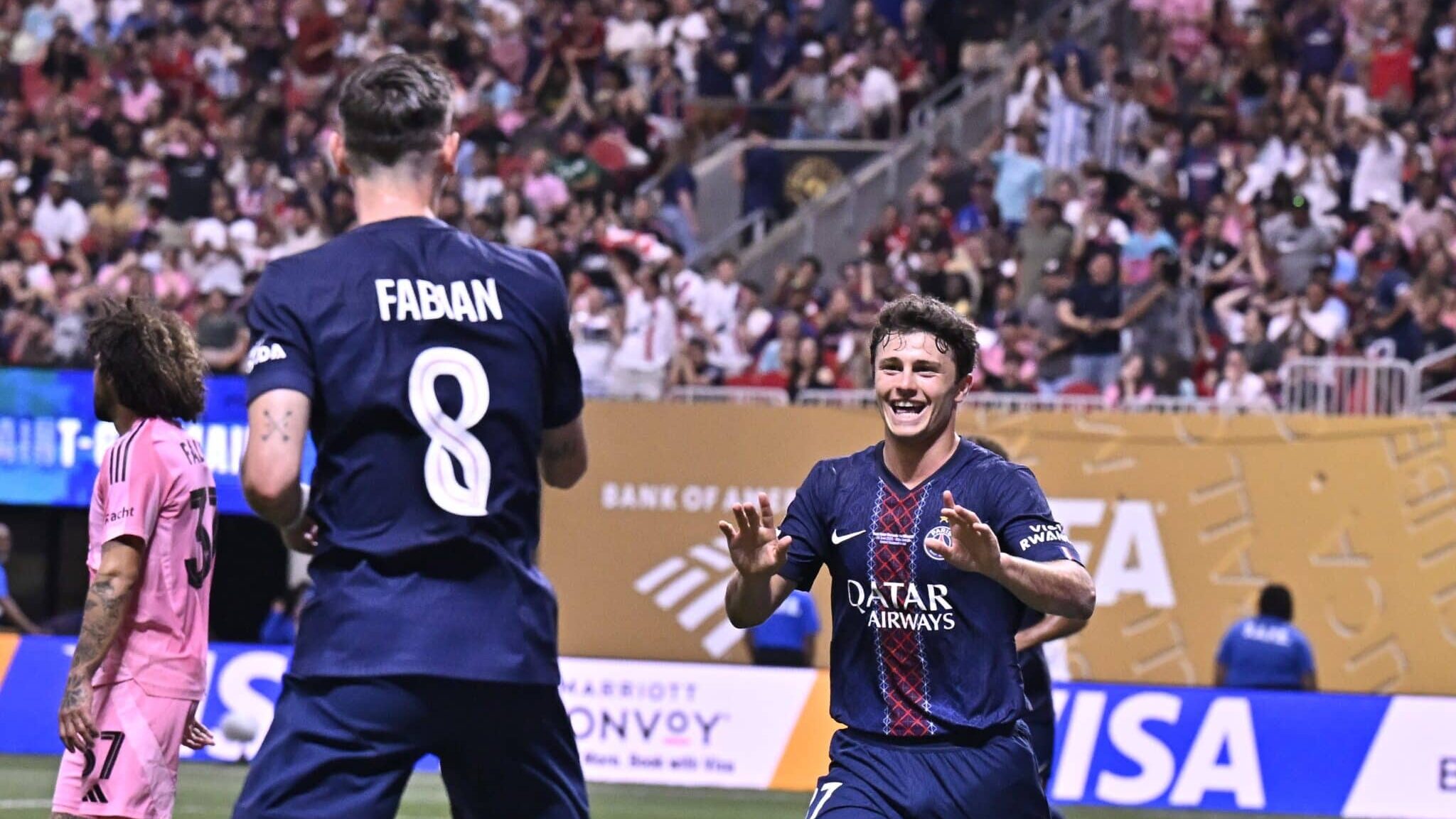 João Neves comemorando gol do PSG na Copa do Mundo de Clubes