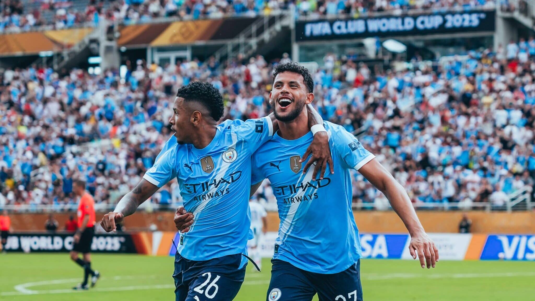 Savinho comemorando gol pelo Manchester City