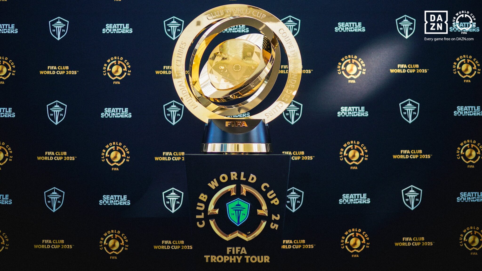 Troféu da Copa do Mundo de Clubes apresentado pelo Seattle Sounders