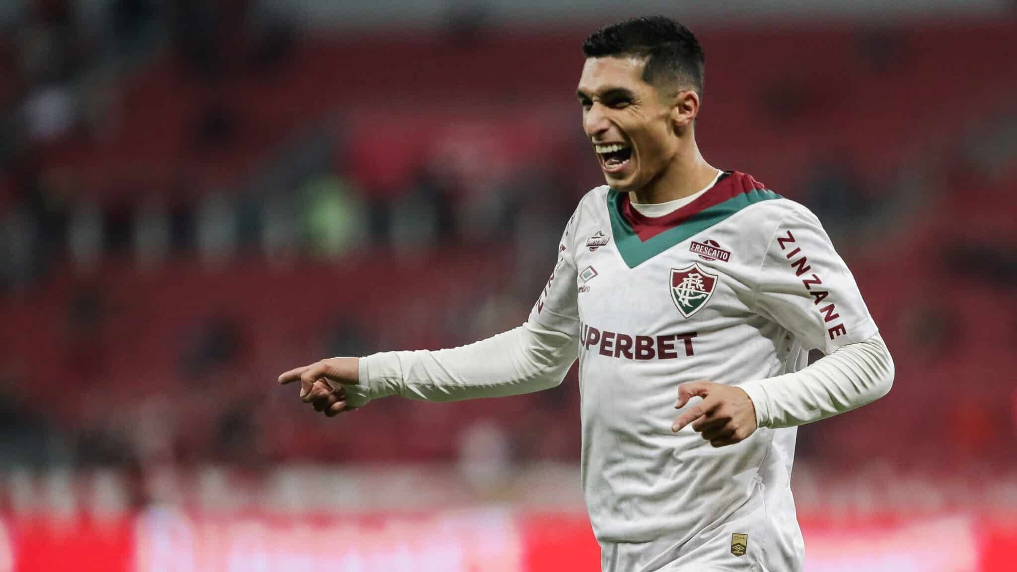 Serna comemorando gol do Fluminense contra o Inter