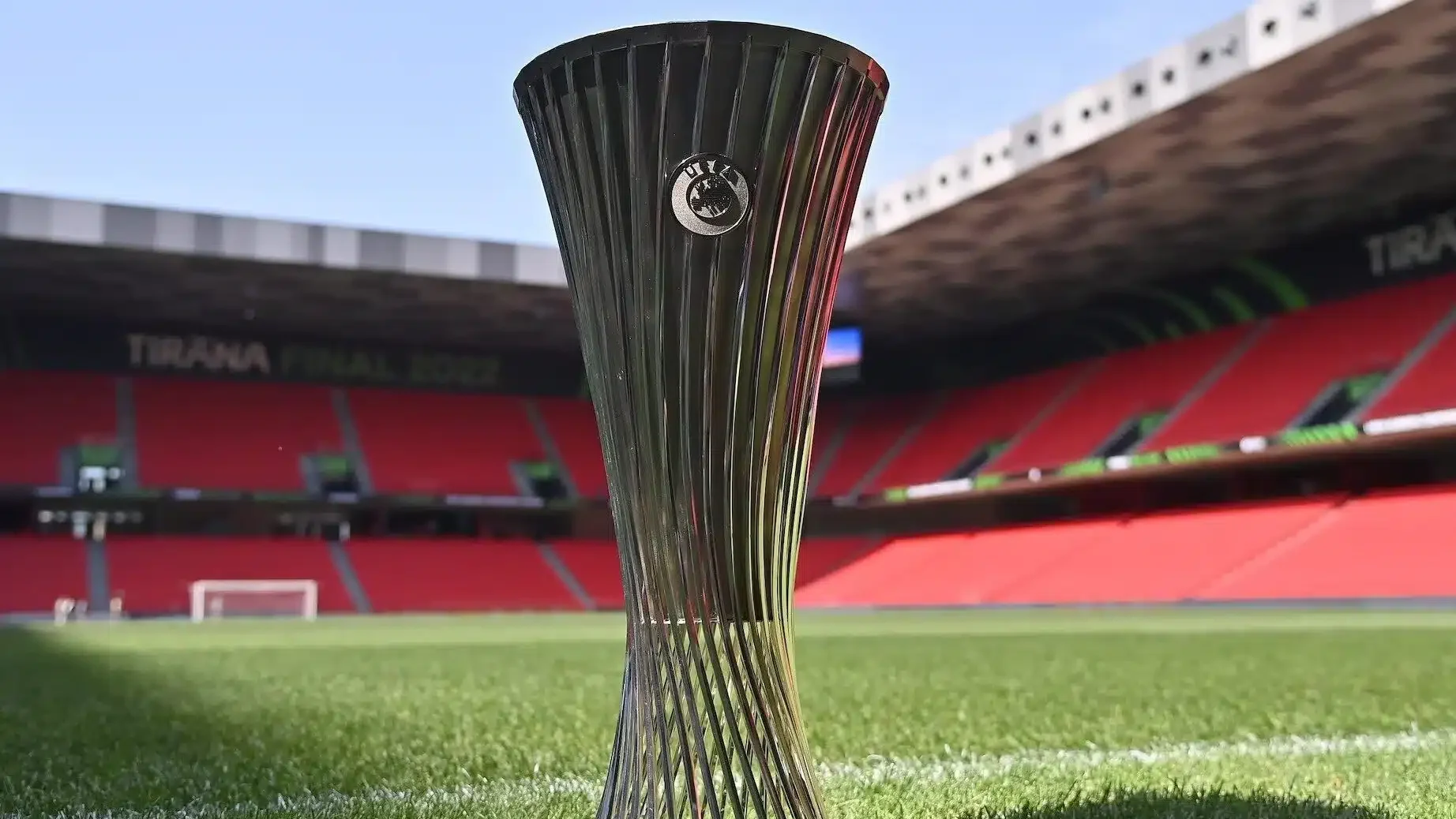 Troféu da Conference League - Divulgação / UEFA