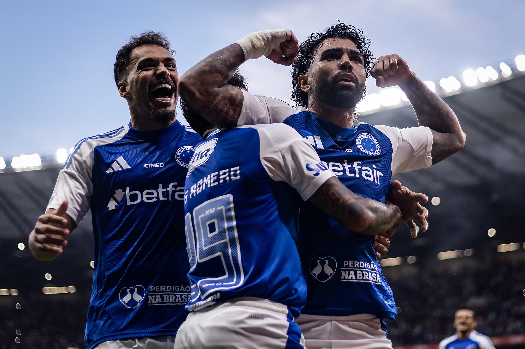 Gabigol comemora gol