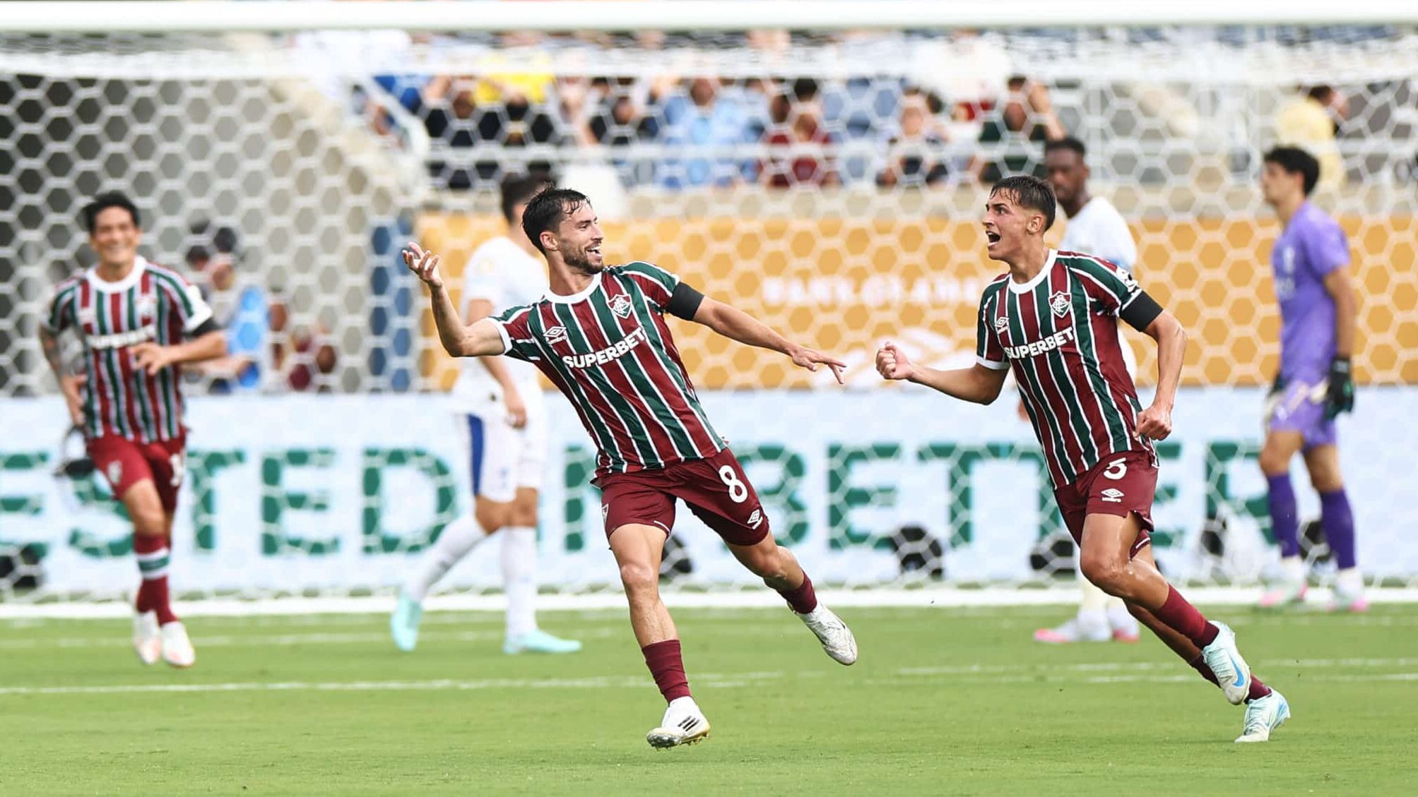 Martinelli comemora o primeiro gol do Fluminense