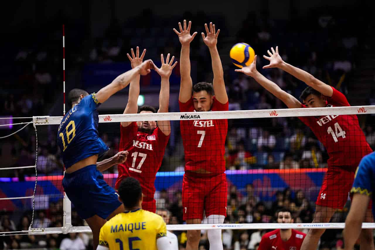 Lucarell supera o bloqueio da Turquia