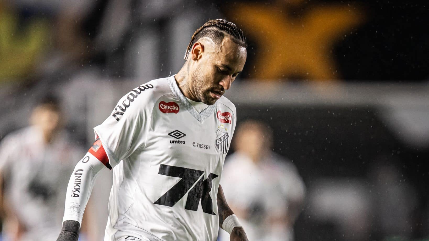 Neymar em ação contra o Internacional - Raul Baretta / Santos FC