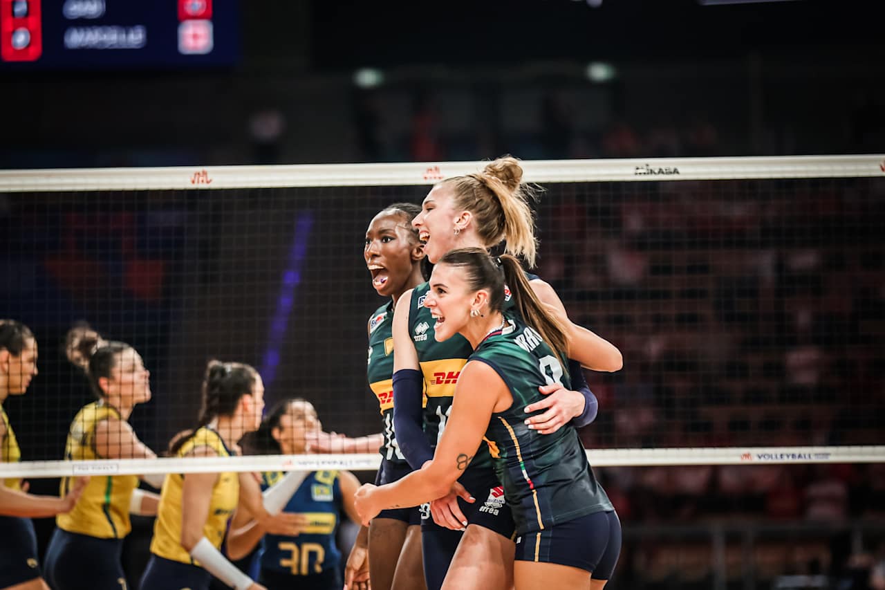 Jogadoras da Itália comemoram