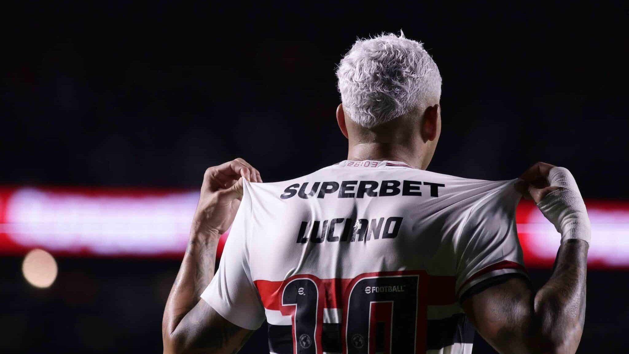 Luciano comemorando gol do São Paulo contra o Corinthians