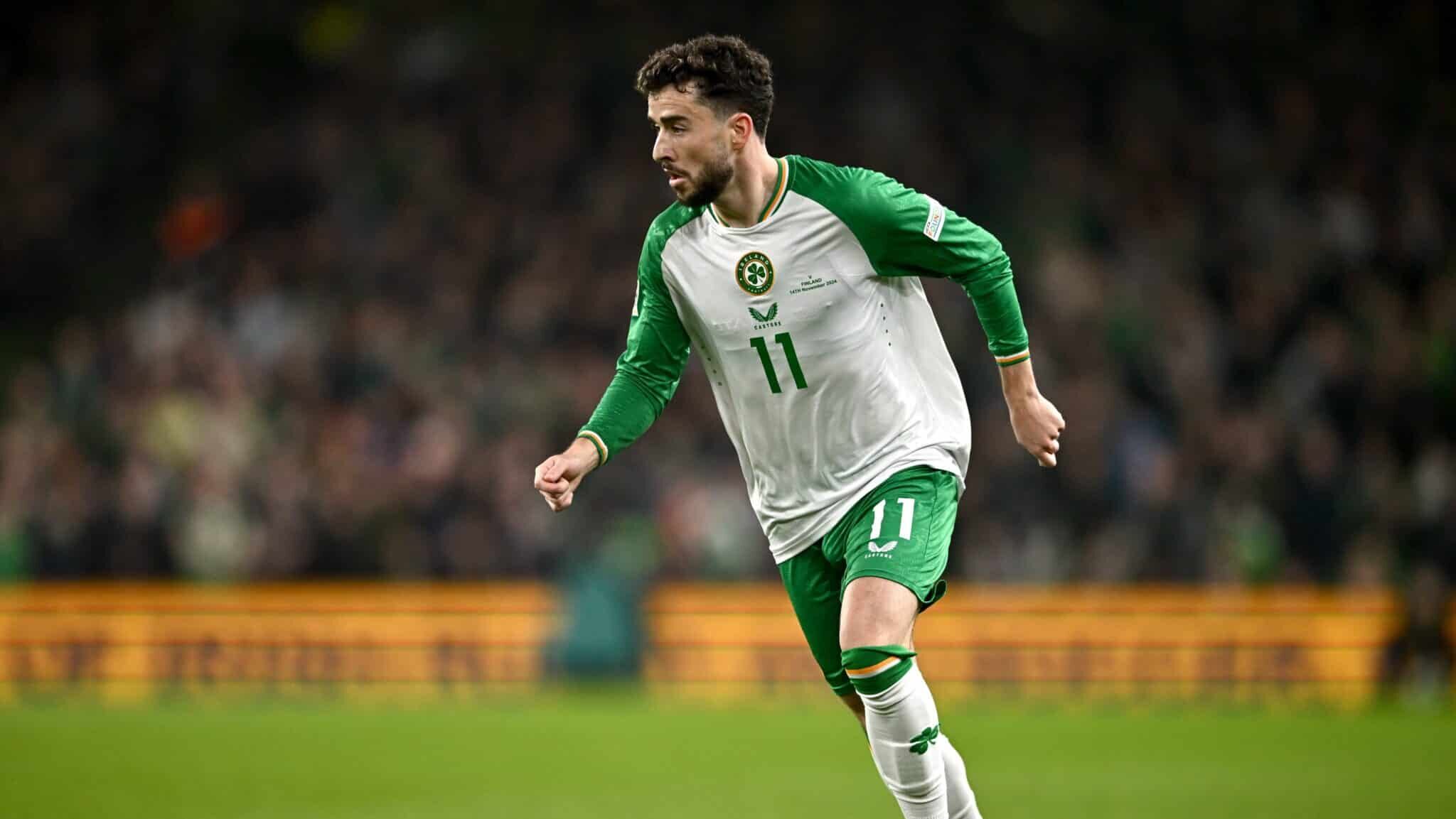 Mikey Johnston pela seleção da Irlanda