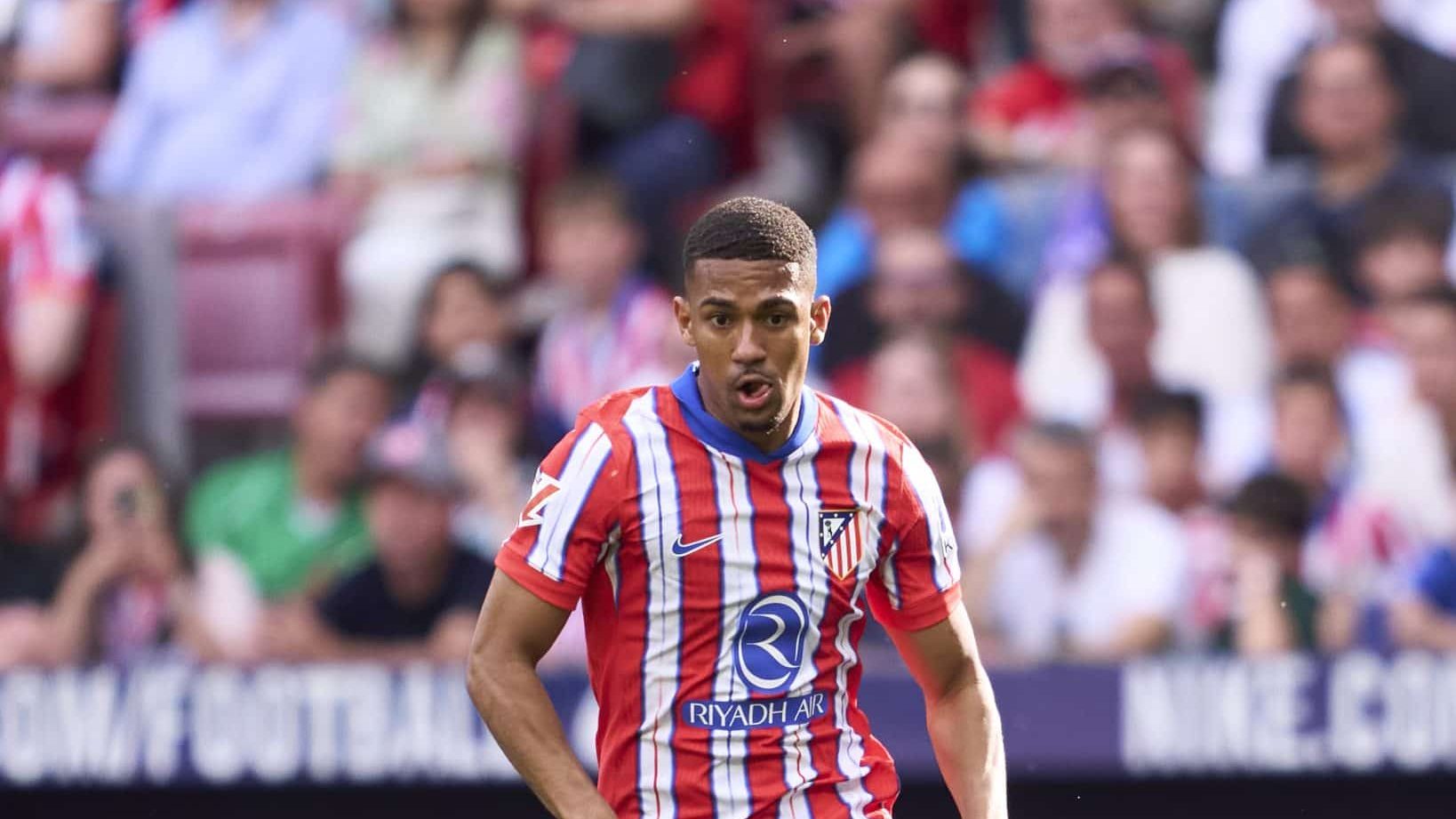 Samuel Lino se tornou a contratação mais cara da história do Flamengo - Foto: Mateo Villalba/Getty Images