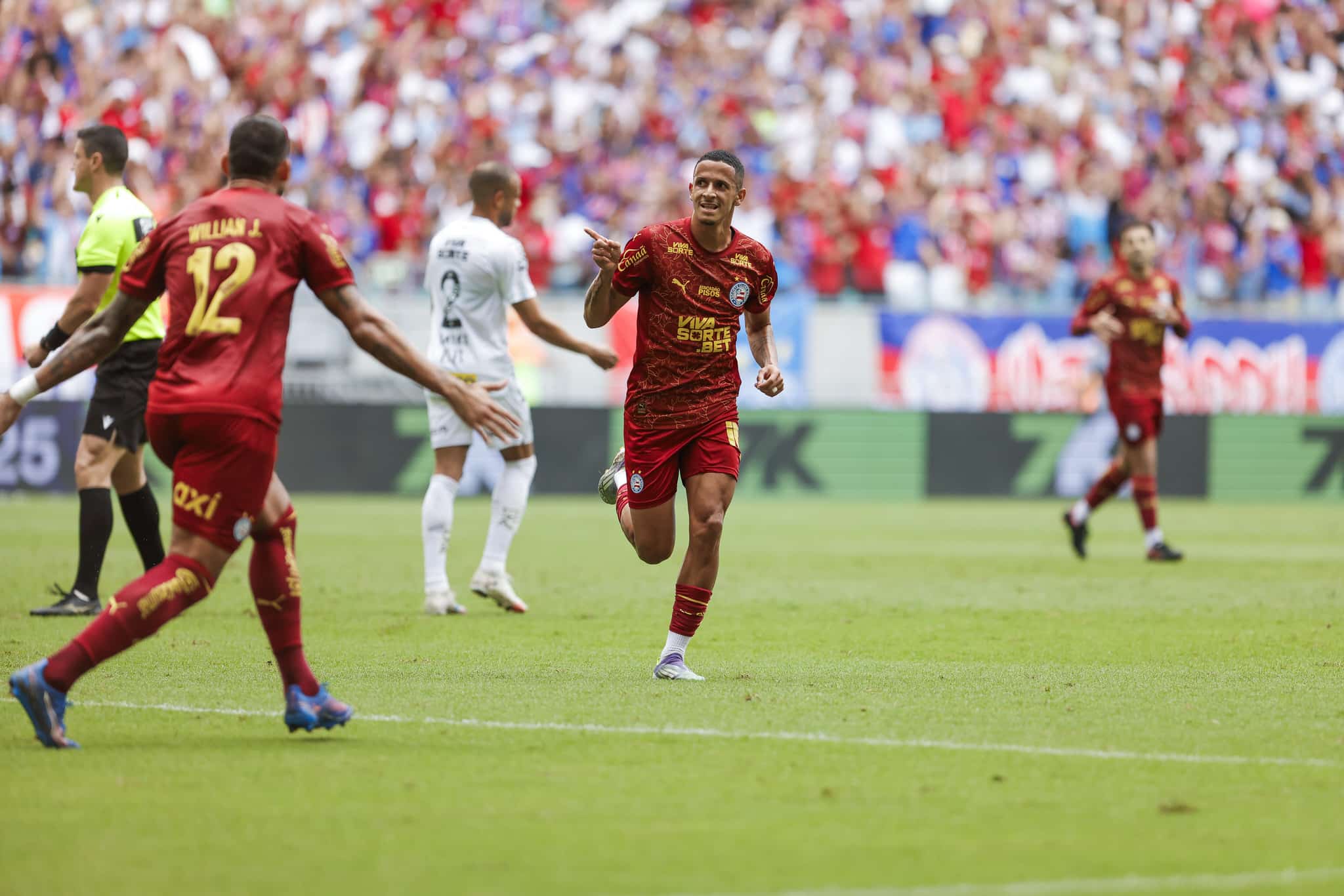 Luciano Juba comemora seu gol