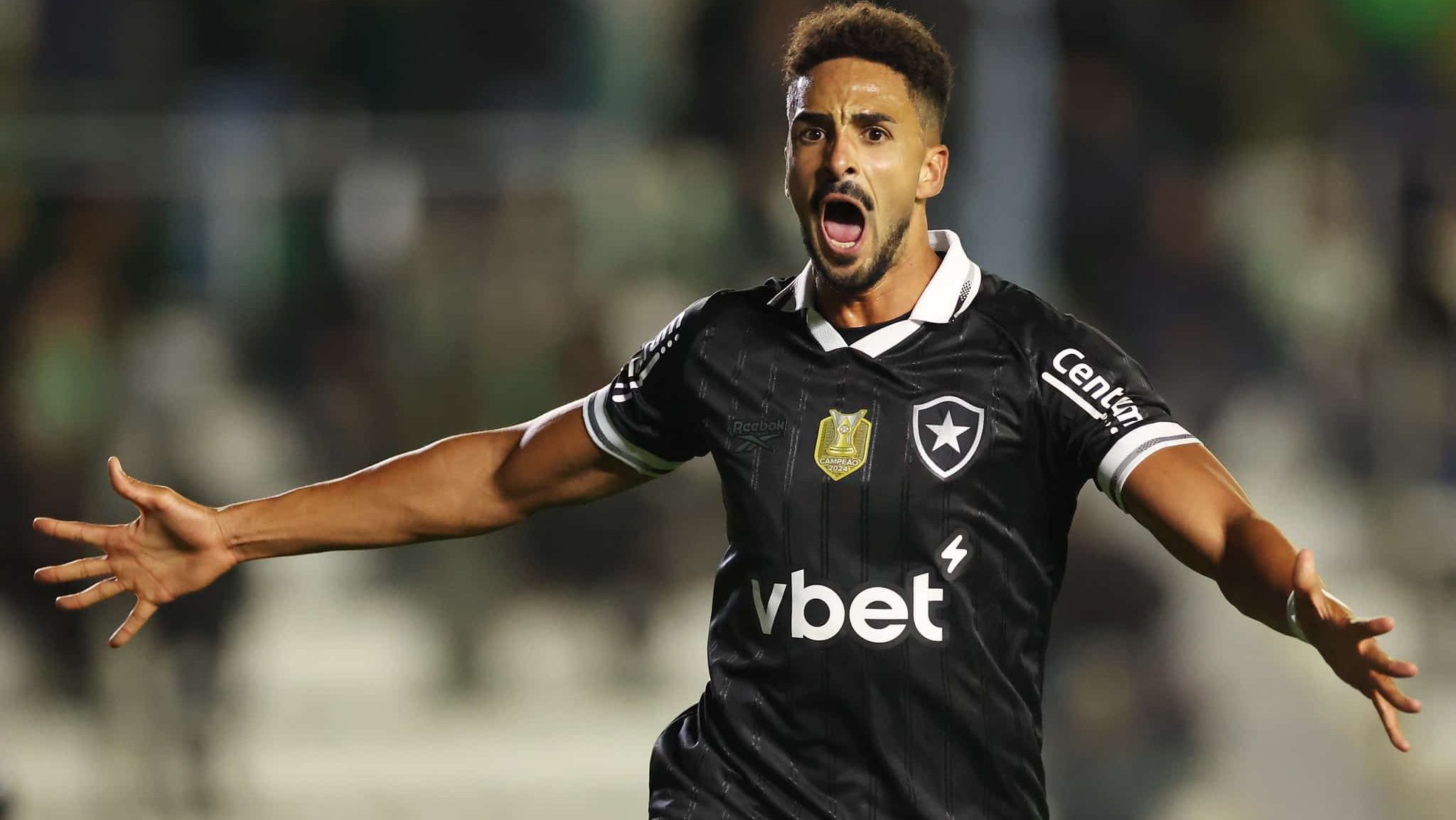 Chris Ramos comemora gol sobre o Juventude