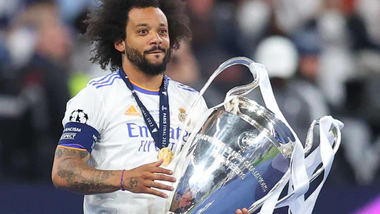 Marcelo com o troféu da Champions League