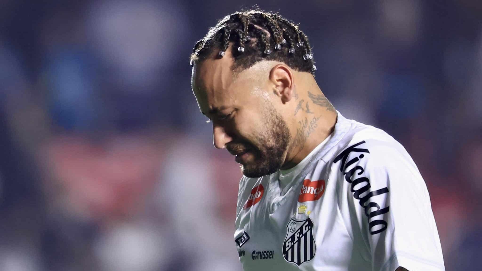 Neymar chora após derrota do Santos para o Vasco