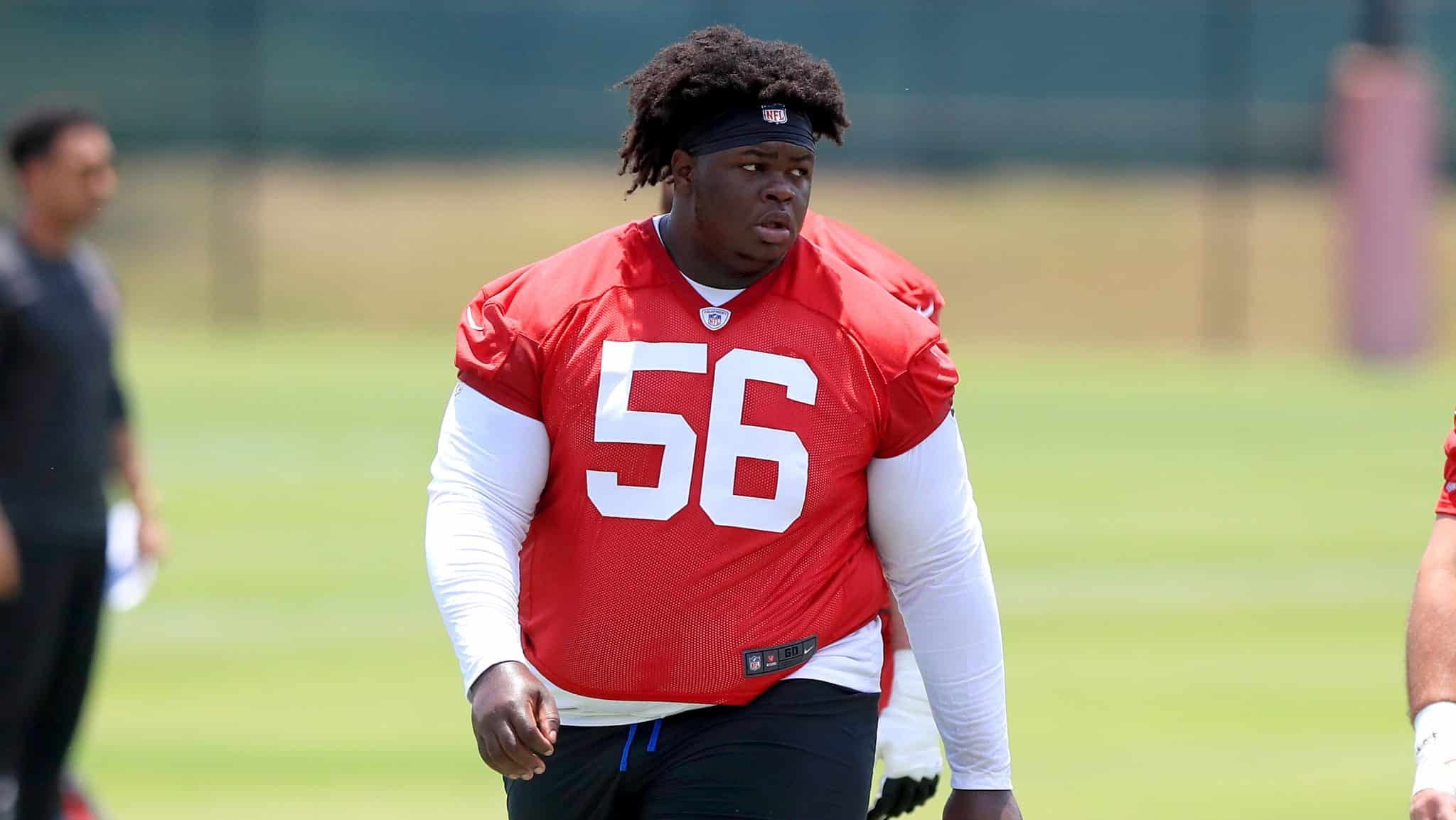 Desmond Watson, do Buccaneers, é o jogador mais pesado na história da NFL