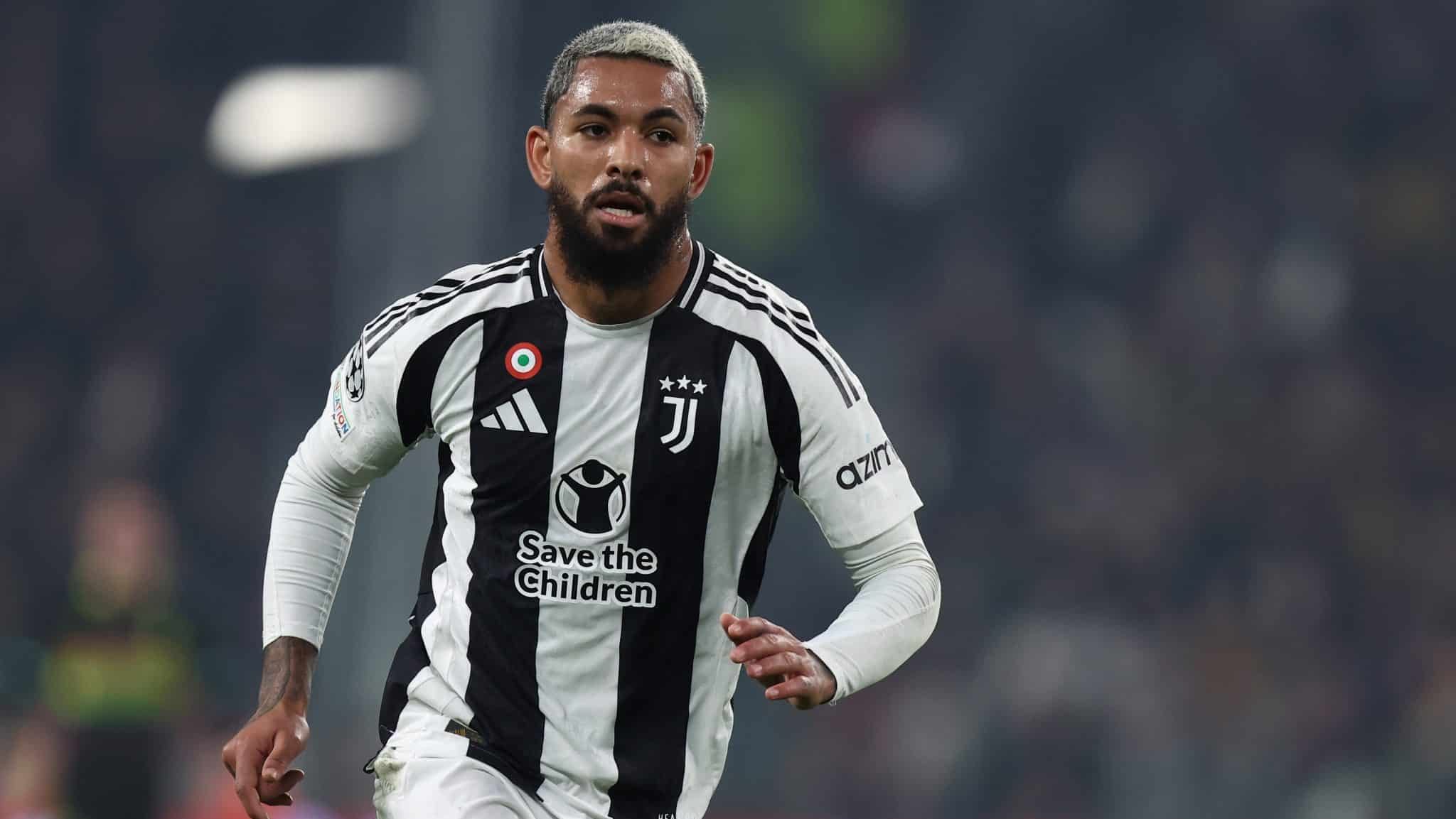 Douglas Luiz pela Juventus