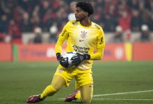 Hugo Souza em ação pelo Corinthians contra o Athletico-PR - Eduardo Somer/Pera Photo Press/Gazeta Press