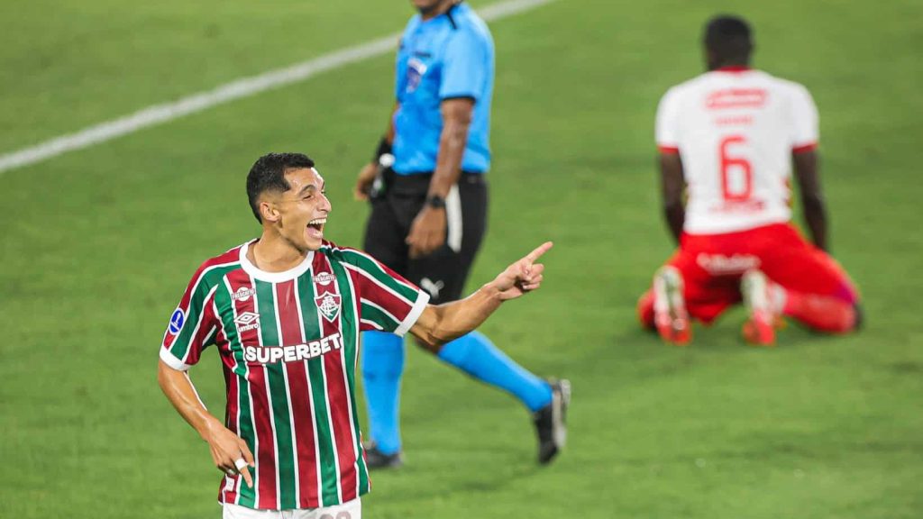 Kevin Serna em ação pelo Fluminense
