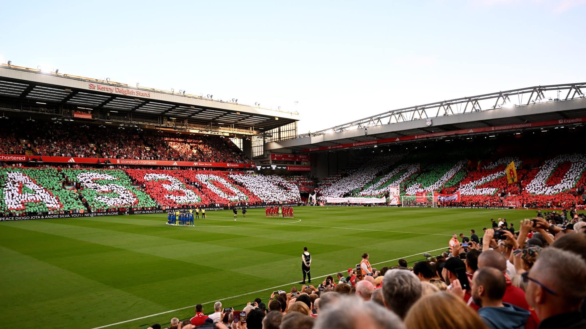 Homenagem do Liverpool a Diogo Jota e André Silva