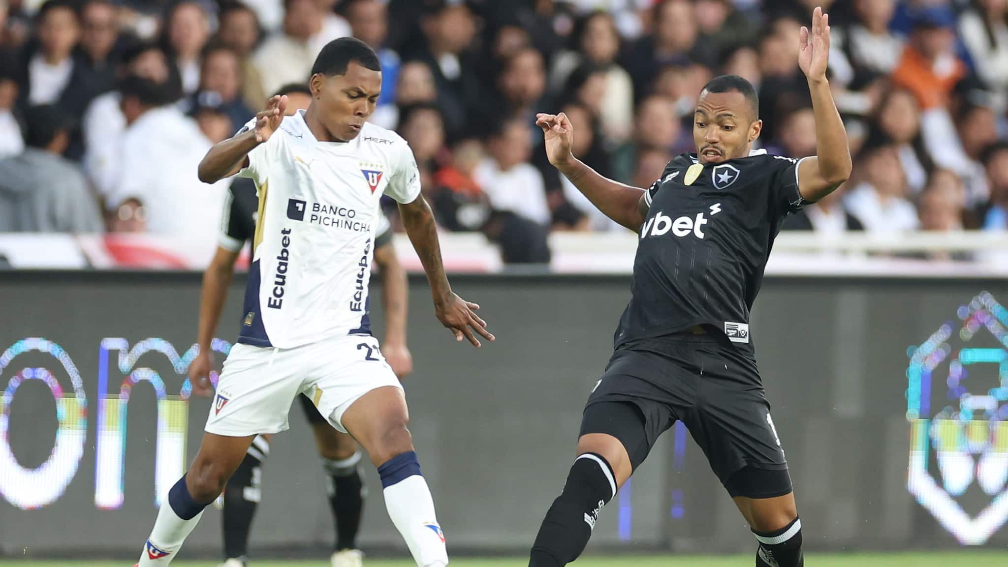 Marlon Freitas em ação pelo Botafogo contra a LDU - Vítor Silva / Botafogo