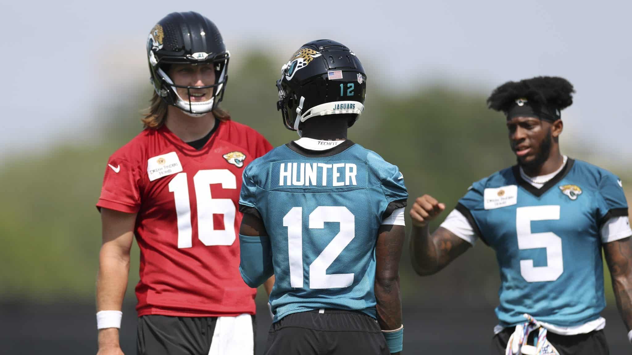 Trevor Lawrence e Travis Hunter pelo Jacksonville Jaguars na NFL