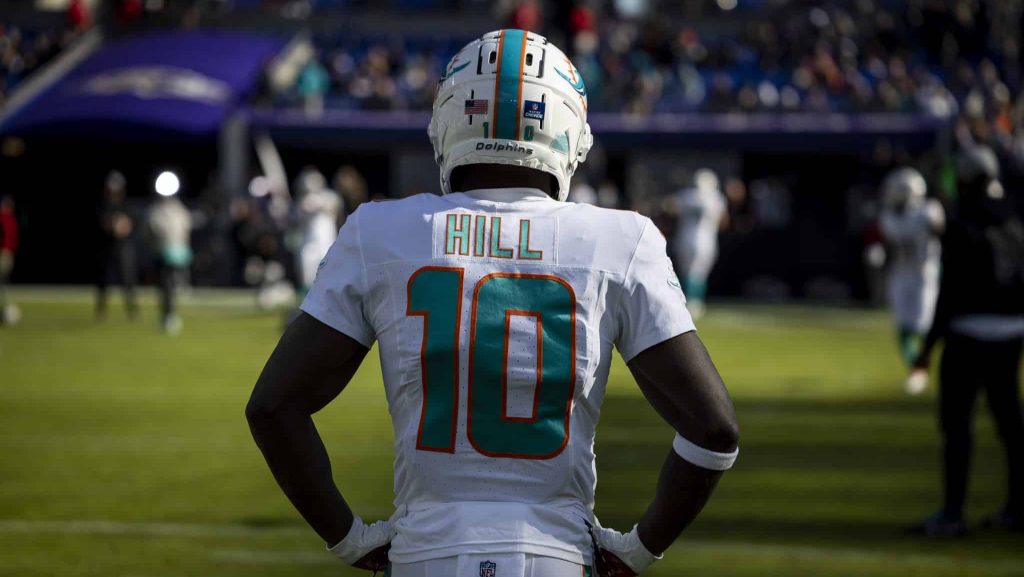 Tyreek Hill pelo Miami Dolphins