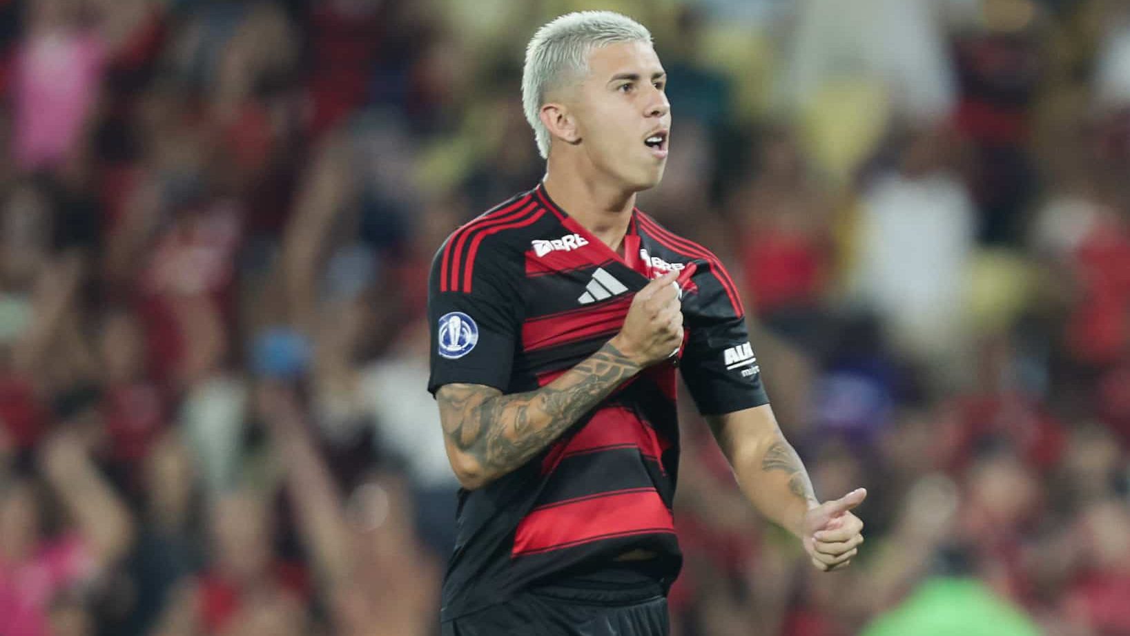 Felipe Teresa comemorando gol pelo Flamengo