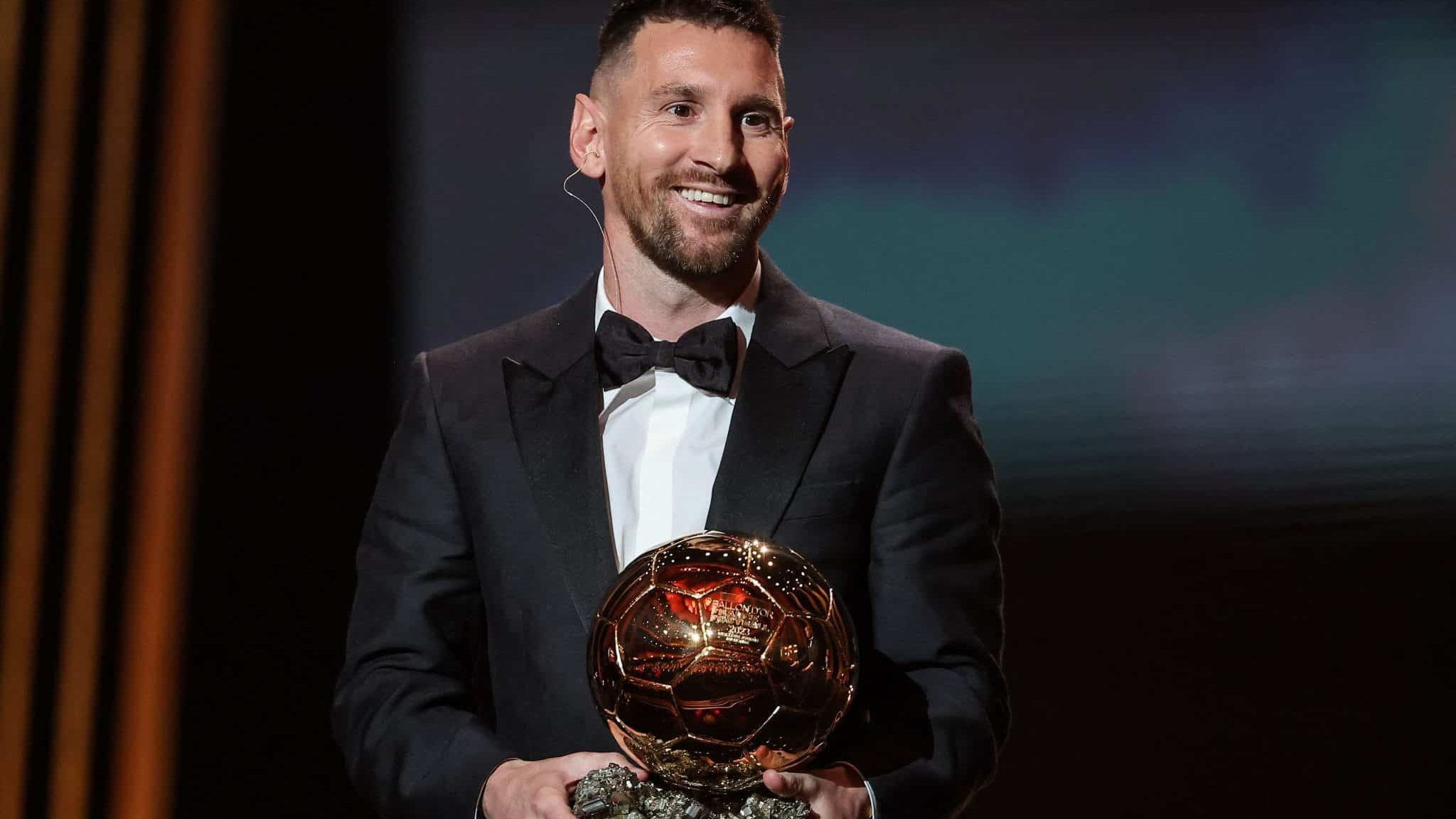 Messi com a Bola de Ouro