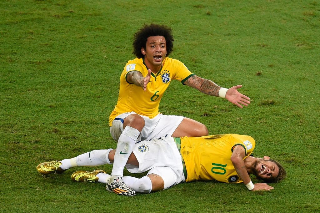 Neymar se machuca diante da Colômbia 