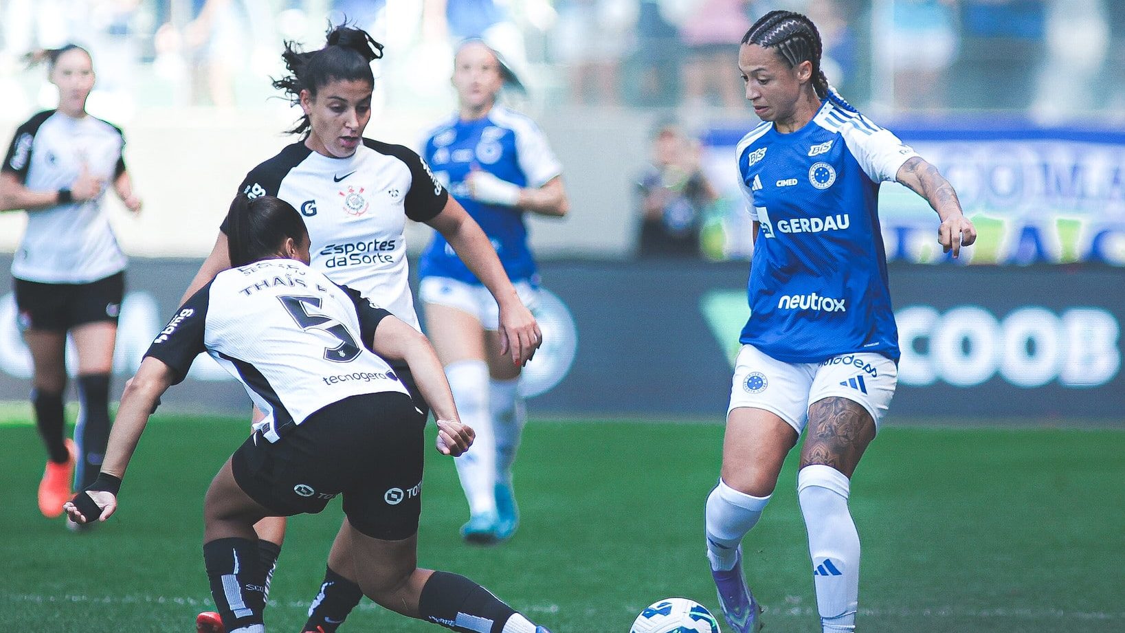 Cruzeiro e Corinthians empataram na ida da final do Brasileirão Feminino