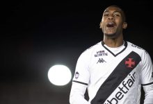 Rayan comemorando gol pelo Vasco contra o Cruzeiro