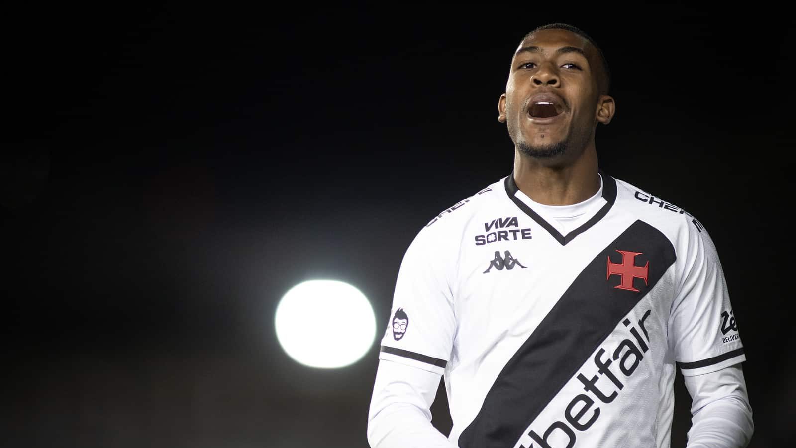 Rayan comemorando gol pelo Vasco contra o Cruzeiro