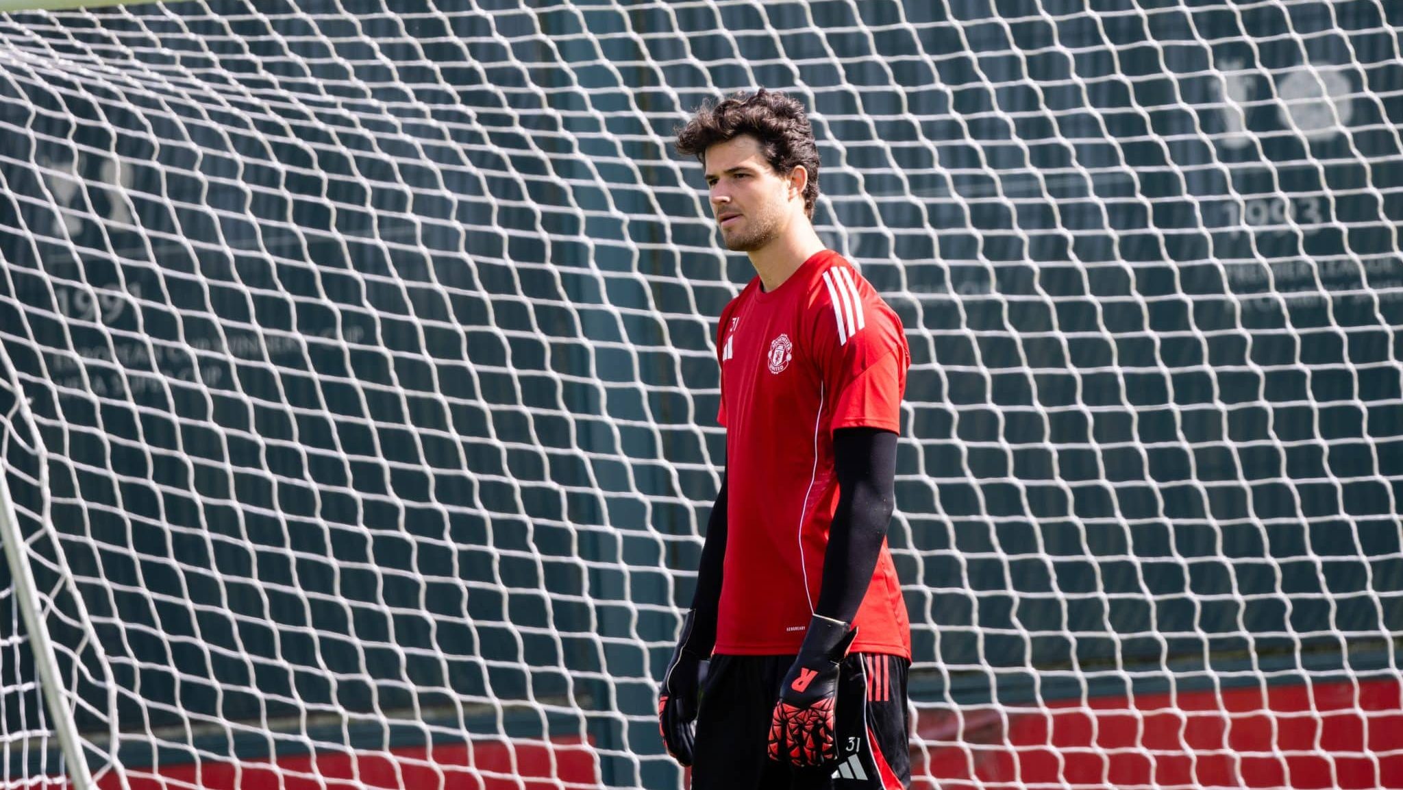 Senne Lammens em treinamento pelo Manchester United - Ash Donelon/Manchester United via Getty Images