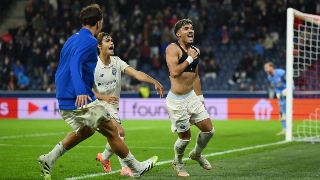 William Gomes comemorando gol do Porto sobre o RB Salzburg na primeira rodada da fase de liga da Europa League