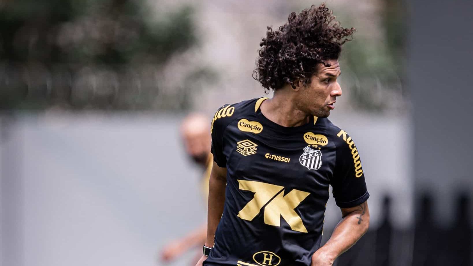 Willian Arão em treinamento pelo Santos