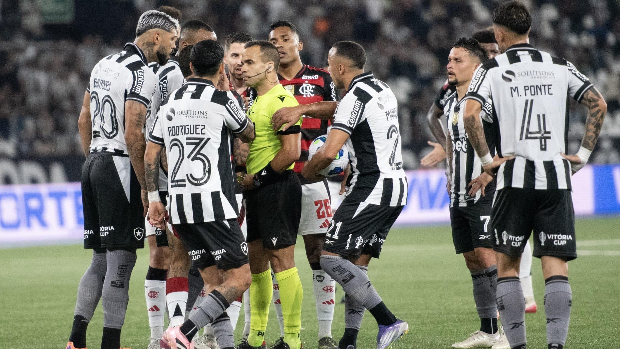 Arbitragem de Botafogo x Flamengo