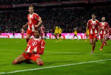 Olise comemorando um dos gols da vitória do Bayern de Munique sobre o Borussia Dortmund