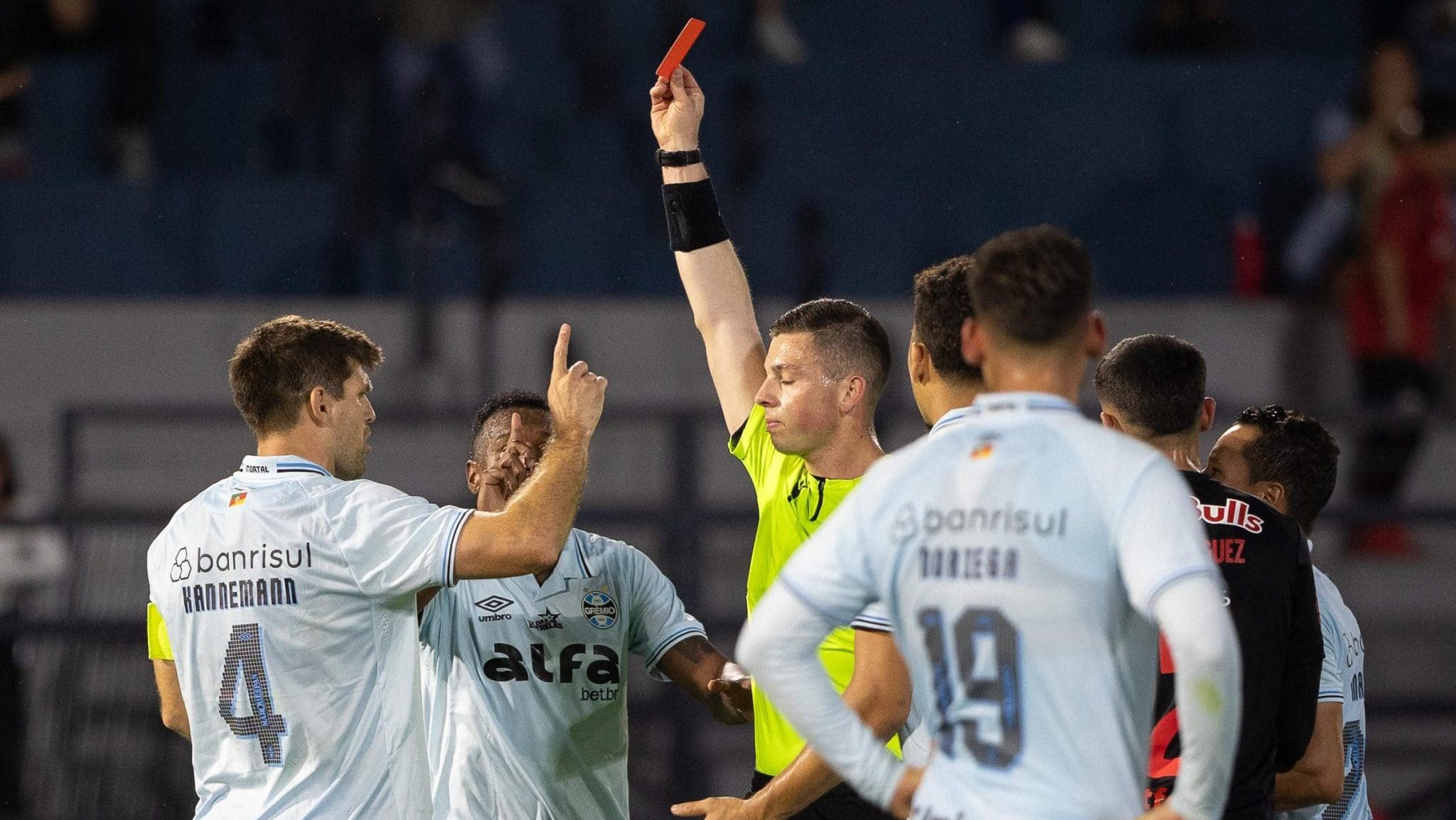 Kannemann foi expulso em Grêmio x RB Bragantino