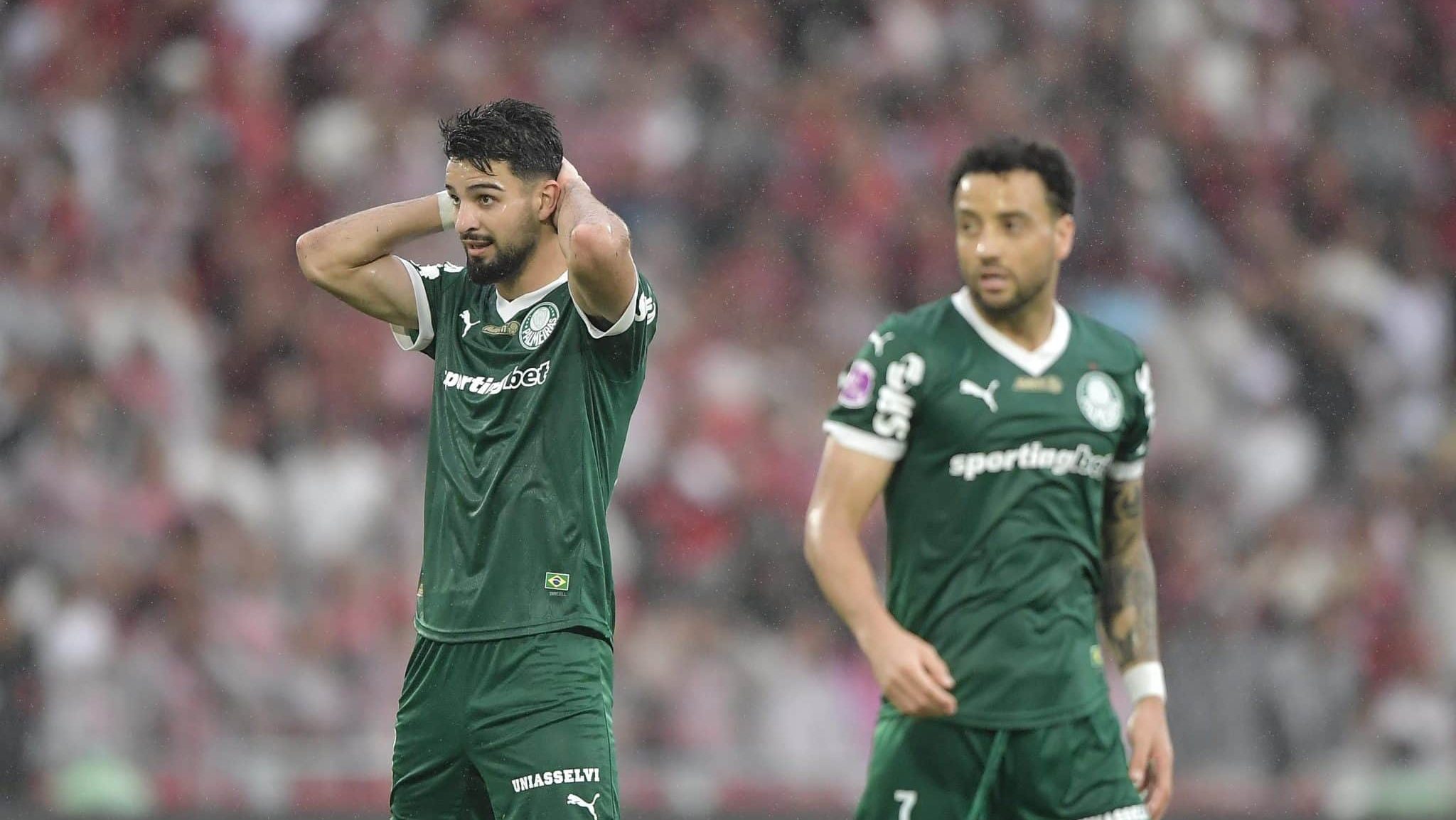 Flaco López e Felipe Anderson na derrota do Palmeiras contra o Flamengo