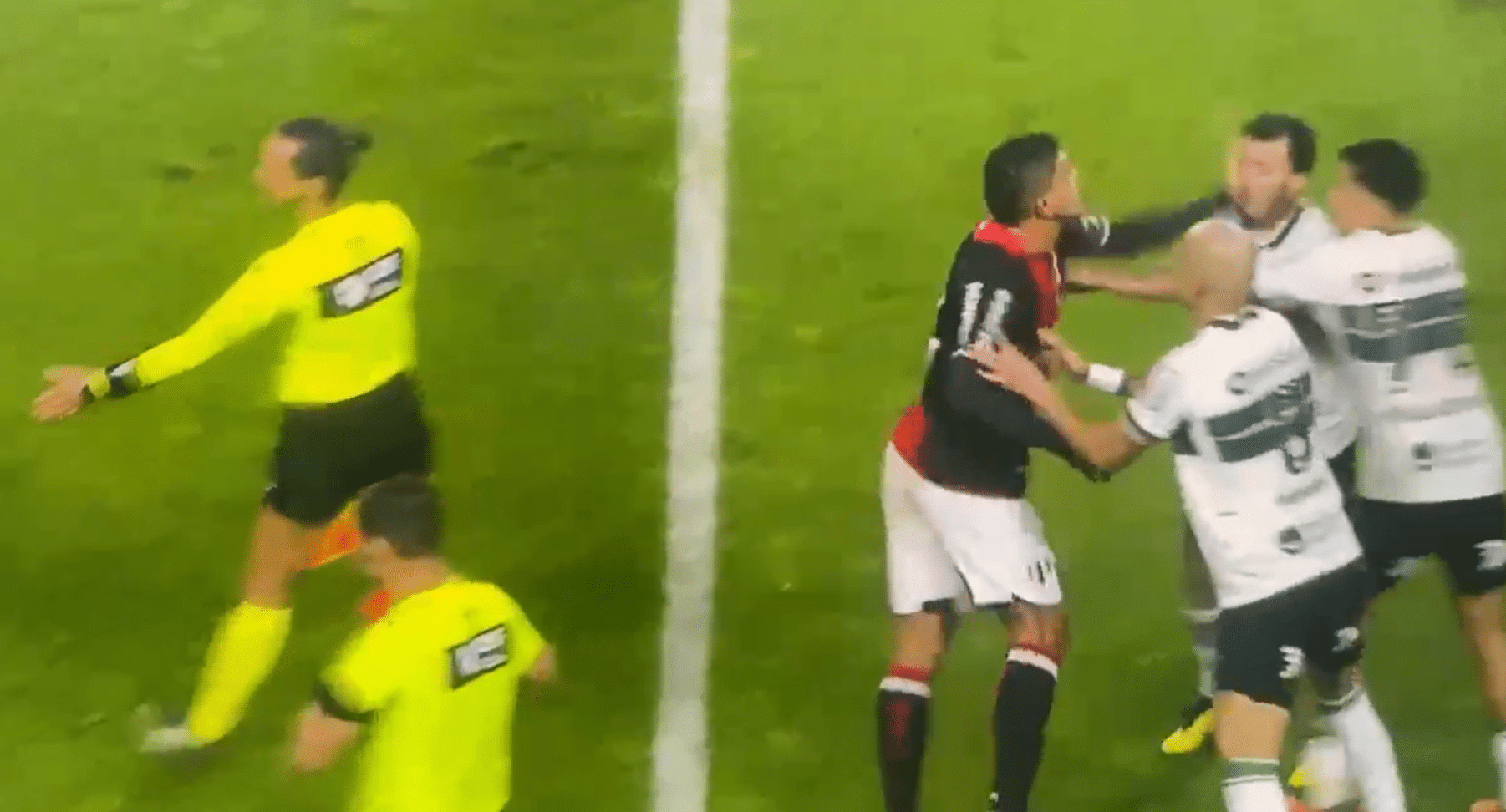 Edson acerta tapa no rosto de Zeca