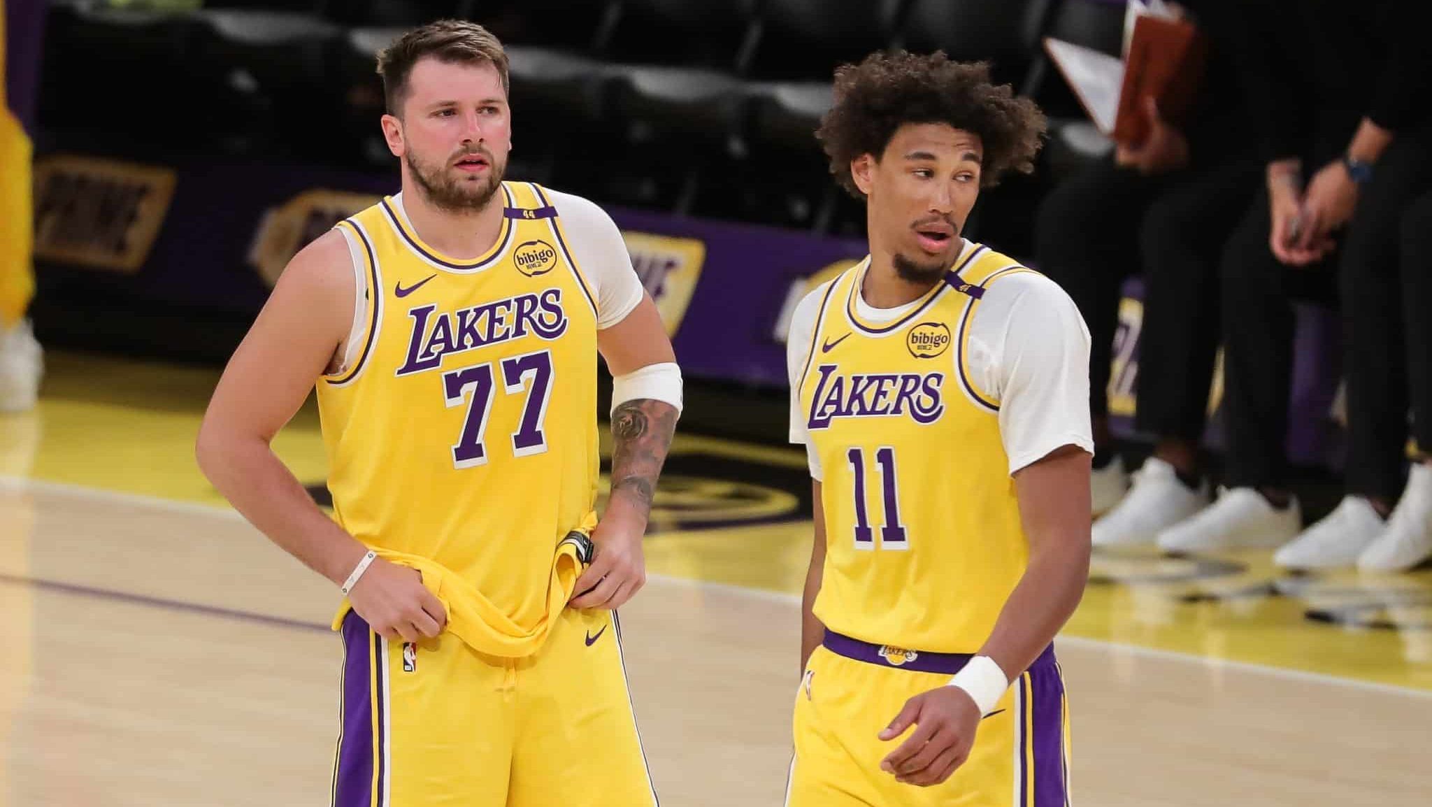 Luka Doncic ao lado de Jaxson Hayes - Jevone Moore/Icon Sportswire via Getty Images