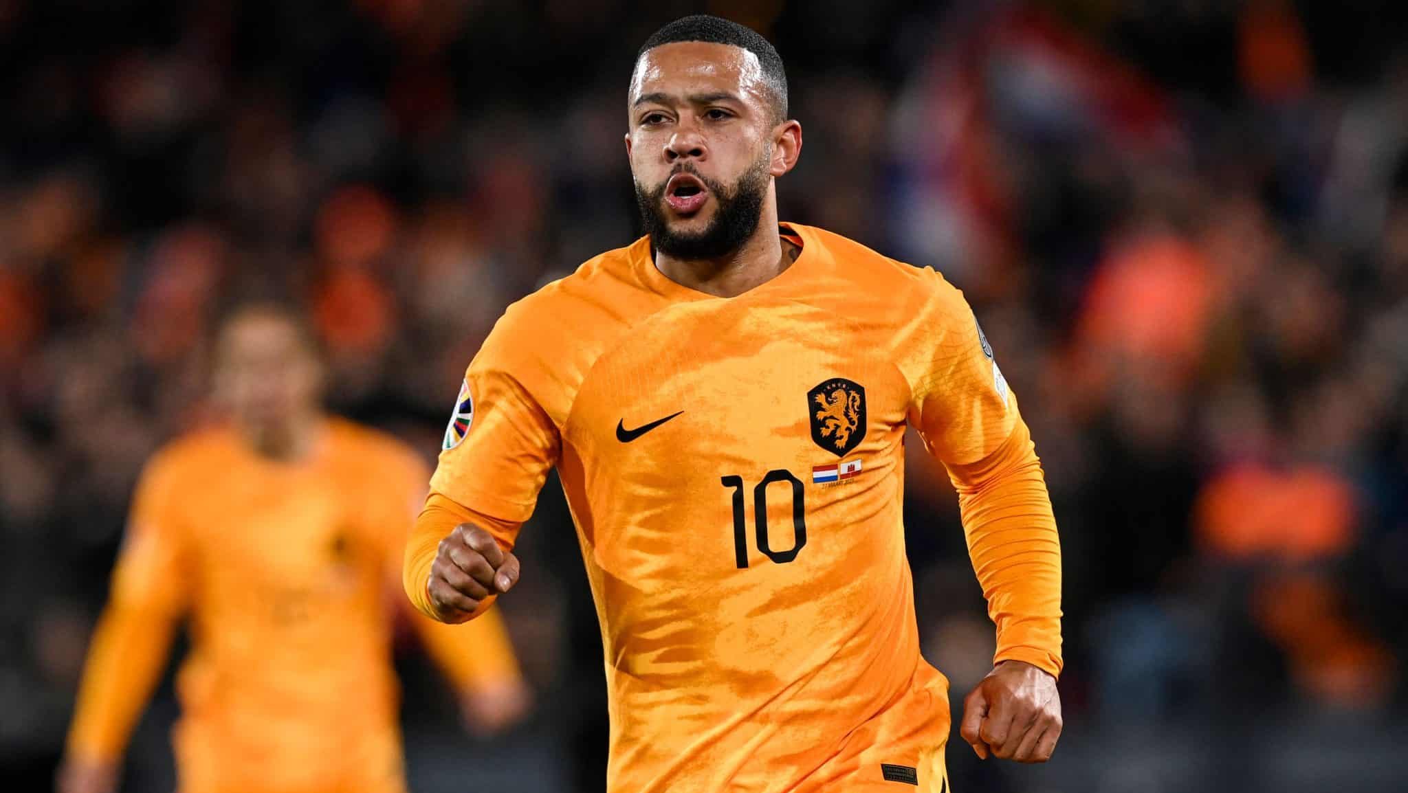 Memphis Depay em ação pela seleção da Holanda