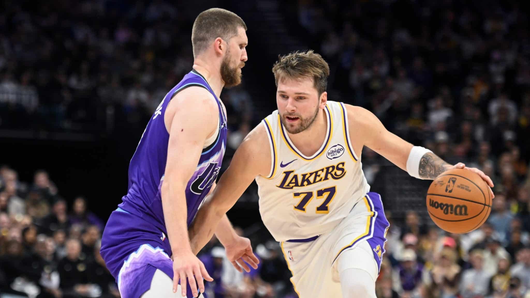 Luka Doncic com a bola