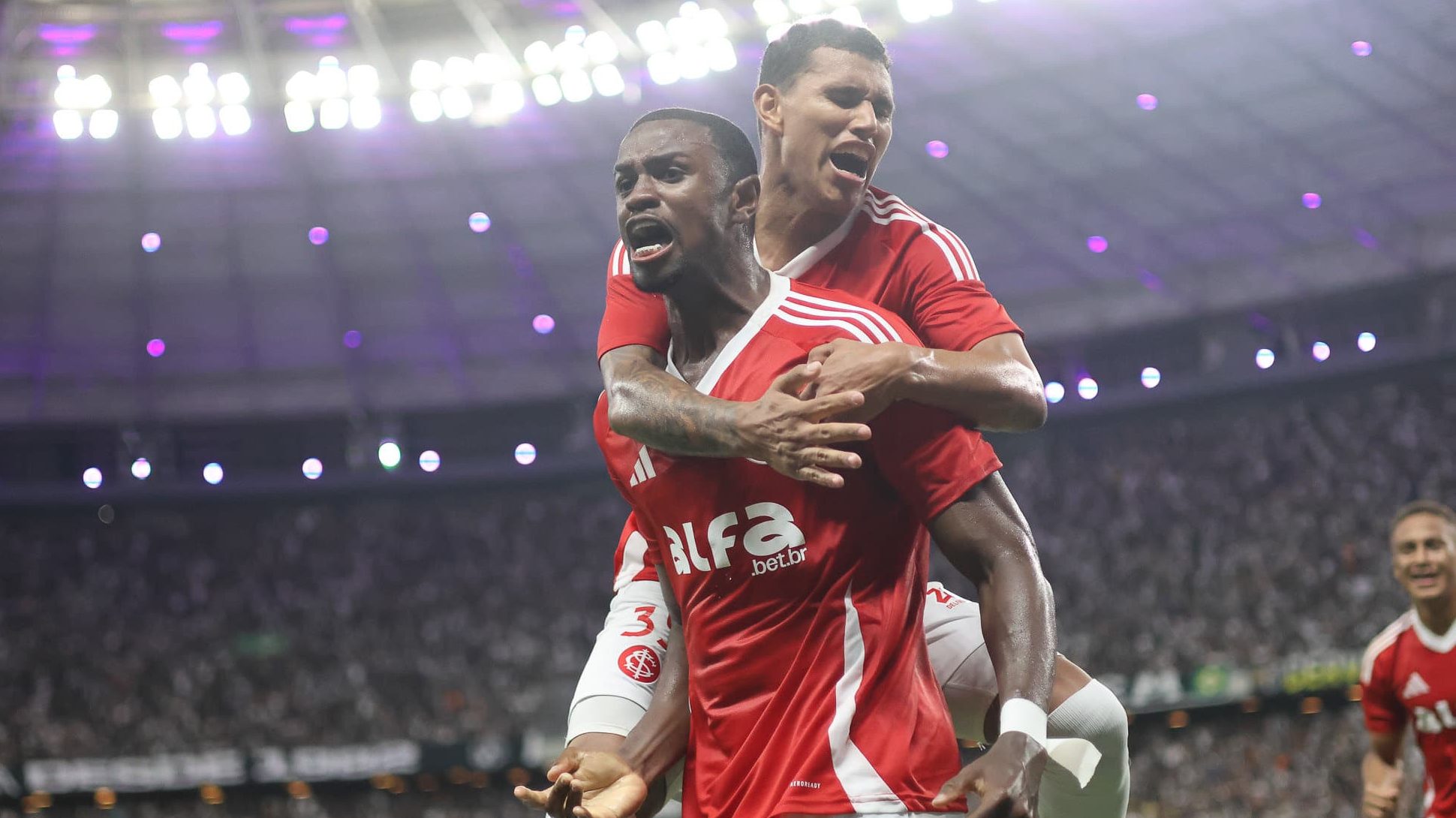 Ricardo Mathias comemora gol do Inter sobre o Ceará