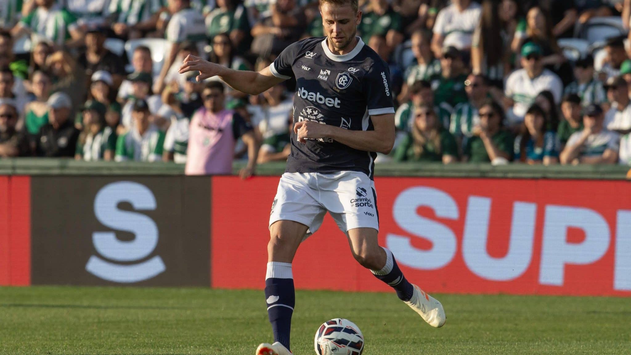 Klaus, zagueiro do Remo